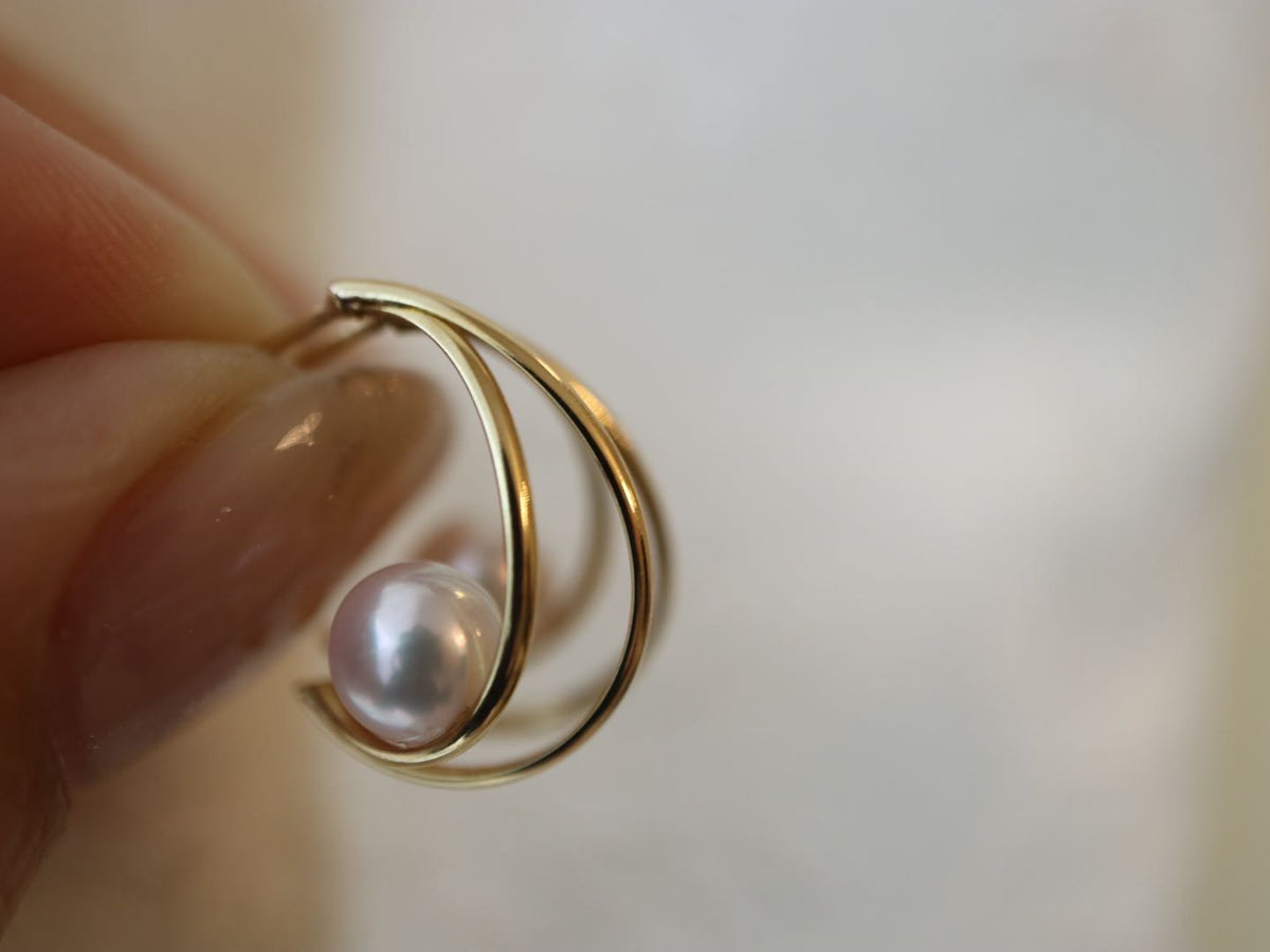 5.5mm Akoya Pearl Crescent Moon Hoop Earrings 18K Yellow Gold - KOKOPEARLJEWELRY - 5