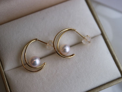 5.5mm Akoya Pearl Crescent Moon Hoop Earrings 18K Yellow Gold - KOKOPEARLJEWELRY - 6