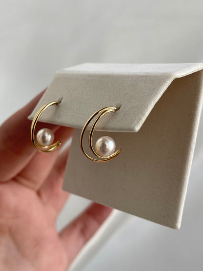 5.5mm Akoya Pearl Crescent Moon Hoop Earrings 18K Yellow Gold - KOKOPEARLJEWELRY - 8