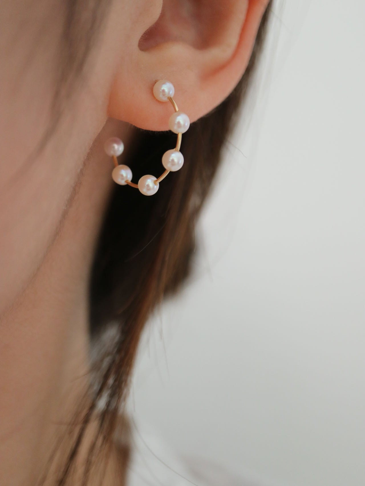 3.5–4mm Akoya Pearl Station Hoop Earrings in 18K Yellow Gold - KOKOPEARLJEWELRY - 2