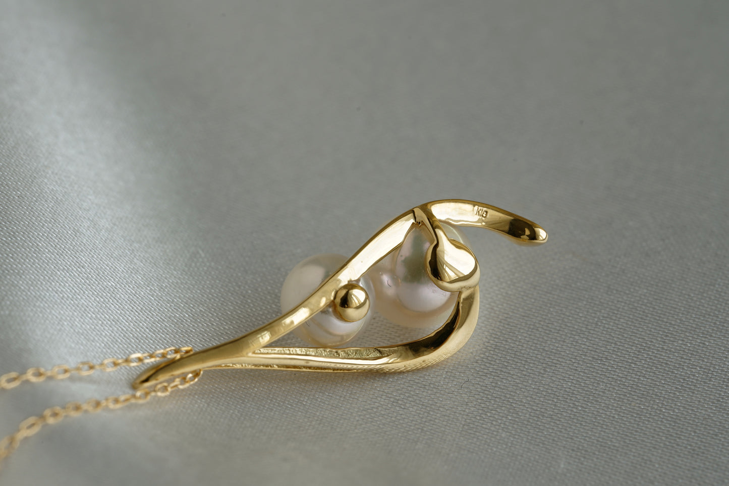 5.5+7.0mm AkoyaPearl豌豆荚吊坠项链 18K黄金