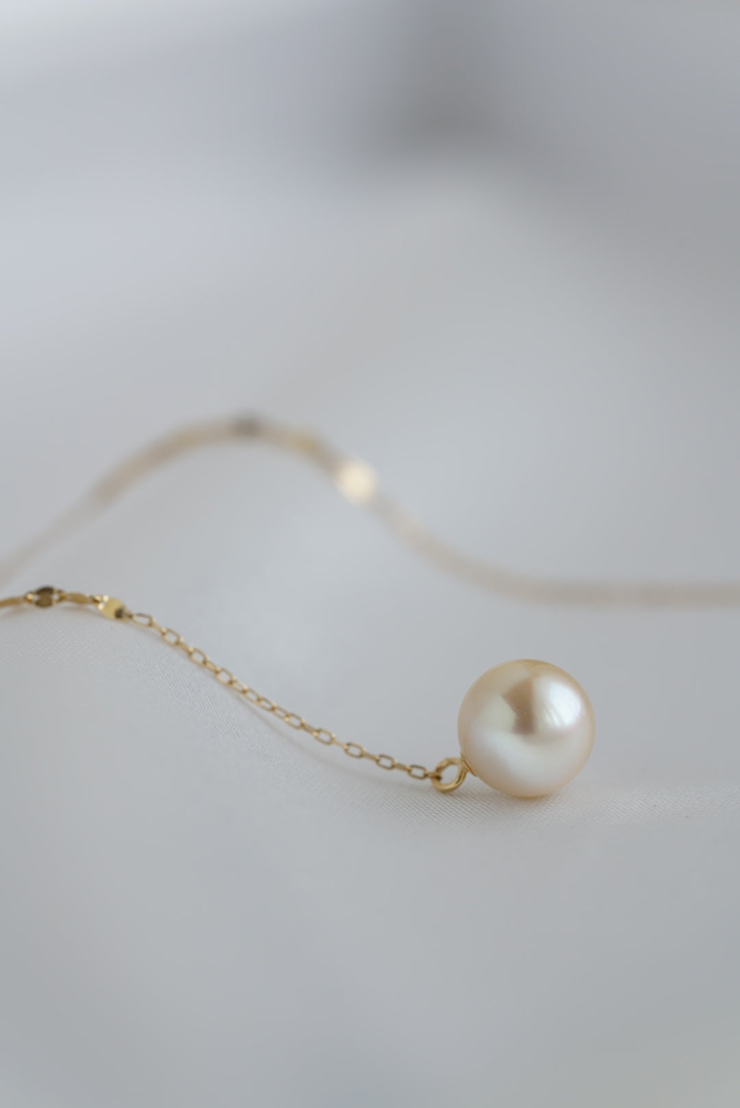 ナチュラルクリームゴールド 7.5mm アコヤ真珠チェーンイヤリング 18K ゴールド