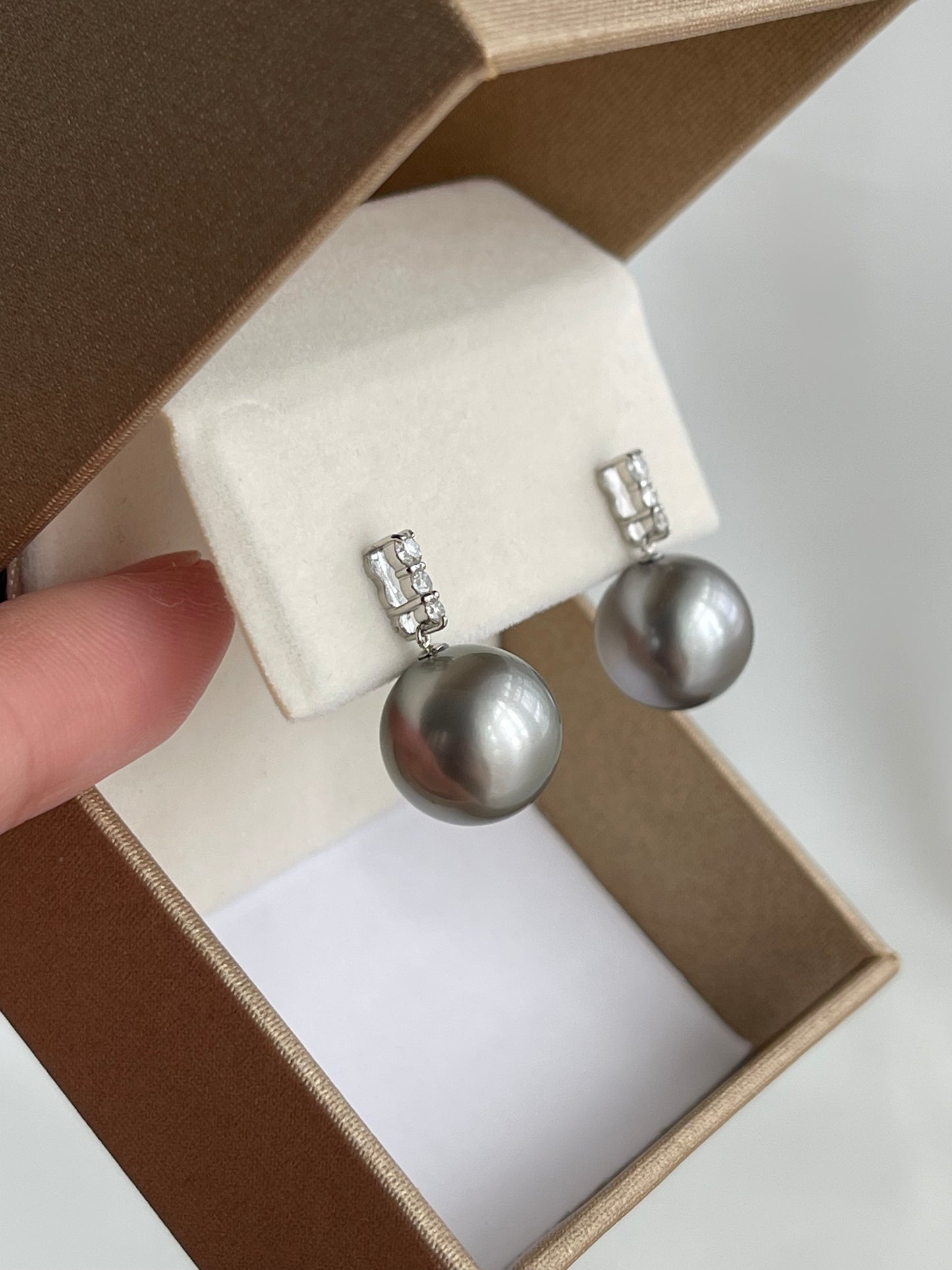 12mm Platinum Gray Tahitian Pearl Dimond Dangle Earrings Pt900