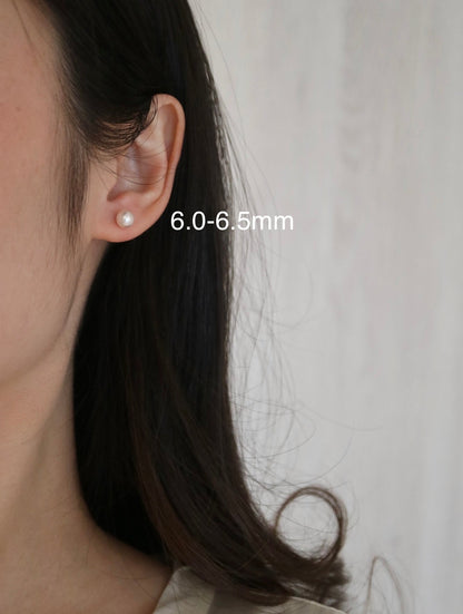 18K Gold Akoya Pearl Stud Earrings, White Round, 6–7.5mm - KOKOPEARLJEWELRY - 3