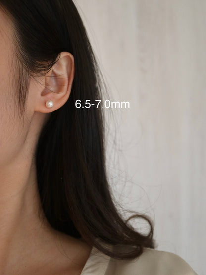 18K Gold Akoya Pearl Stud Earrings, White Round, 6–7.5mm - KOKOPEARLJEWELRY - 4