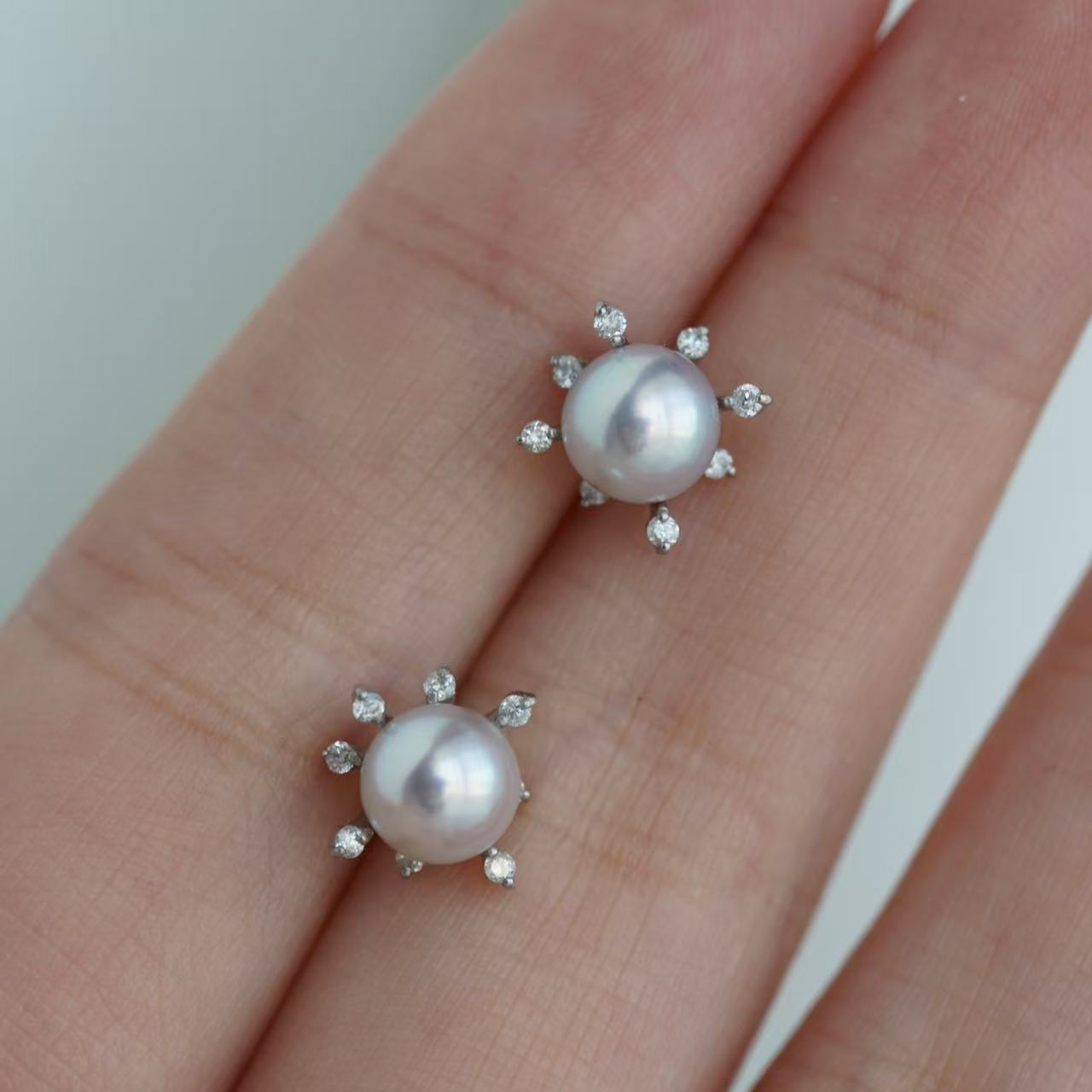 6.0mm Natural Silver Blue Akoya Pearl Firework Design Dimond Stud Earrings Platinum