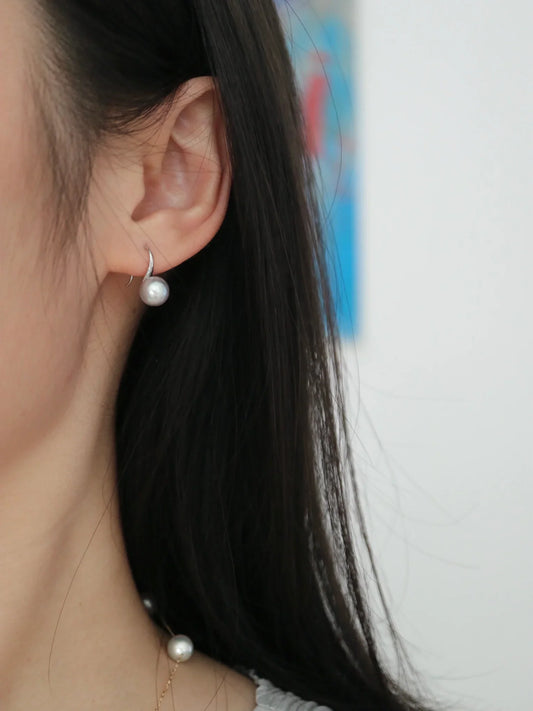 7.0mm 天然銀灰色 Akoya 珍珠垂墜耳勾耳環 18K 白金