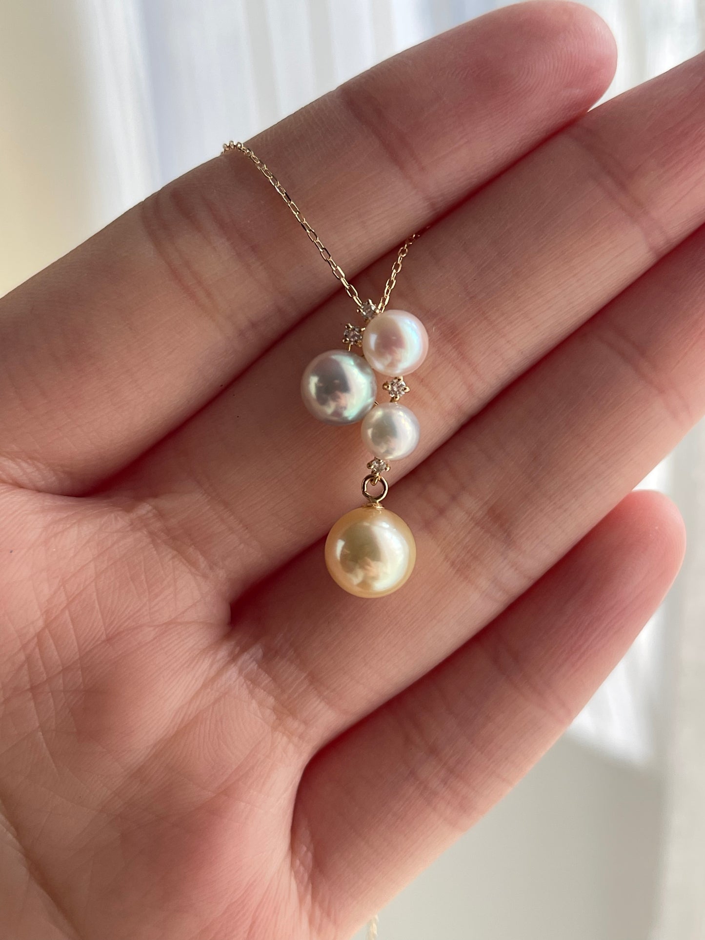 18K Gold Mixed-Color Akoya Pearl Pendant Necklace with White Diamond