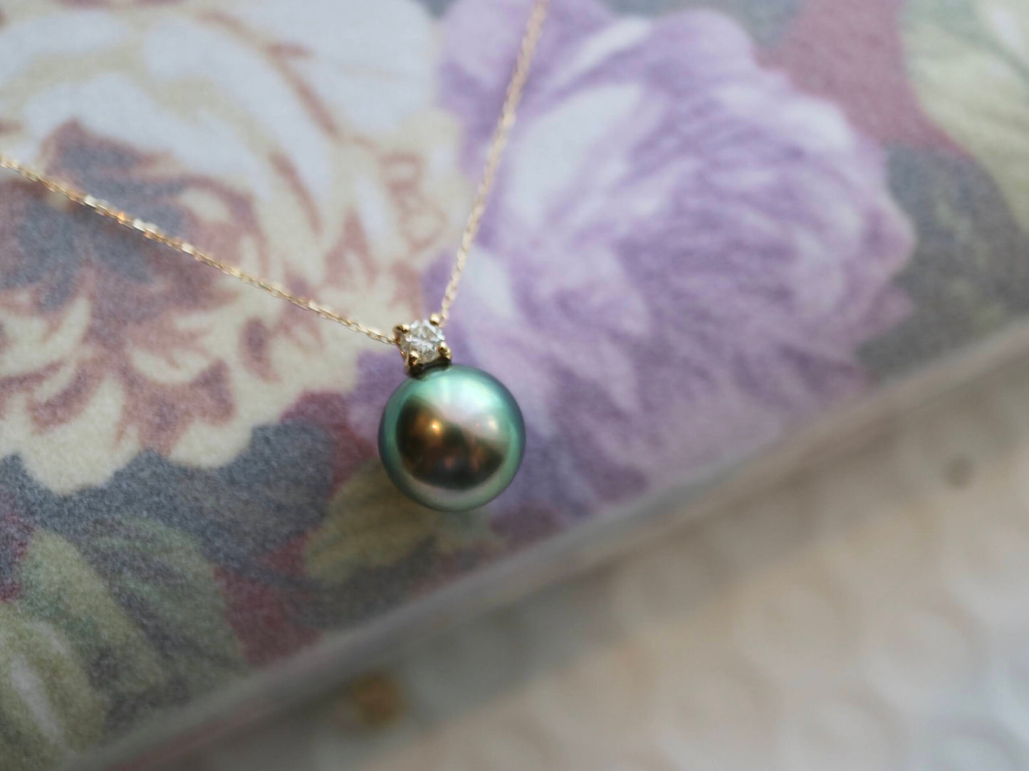 10mm Black Tahitian Pearl Diamond Pendant Necklace 18K Yellow Gold