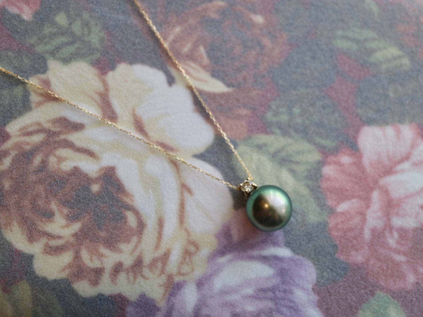 10mm Black Tahitian Pearl Diamond Pendant Necklace 18K Yellow Gold