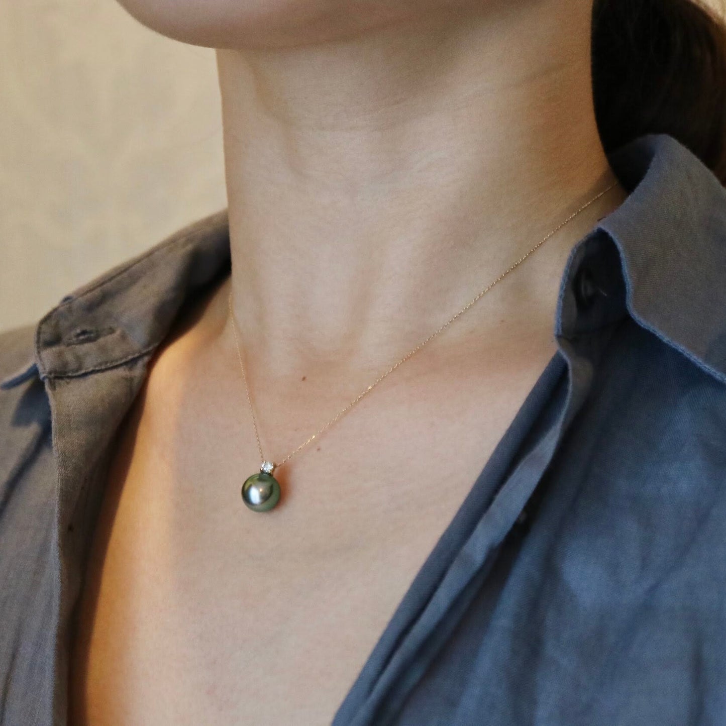 10mm Black Tahitian Pearl Diamond Pendant Necklace 18K Gold