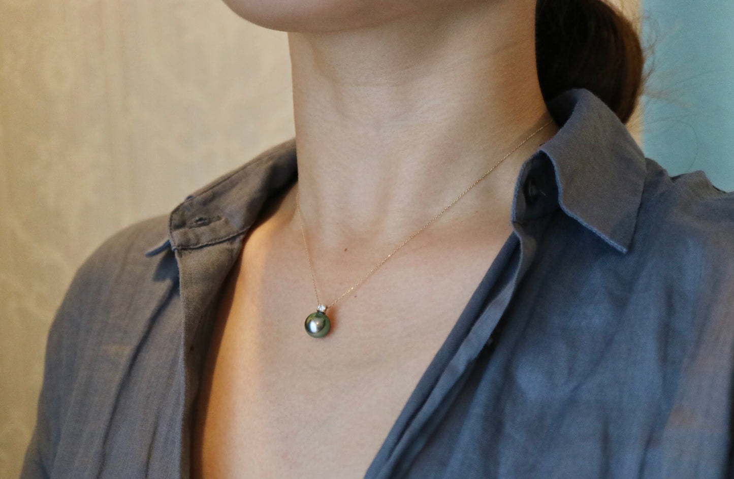 10mm Black Tahitian Pearl Diamond Pendant Necklace 18K Yellow Gold