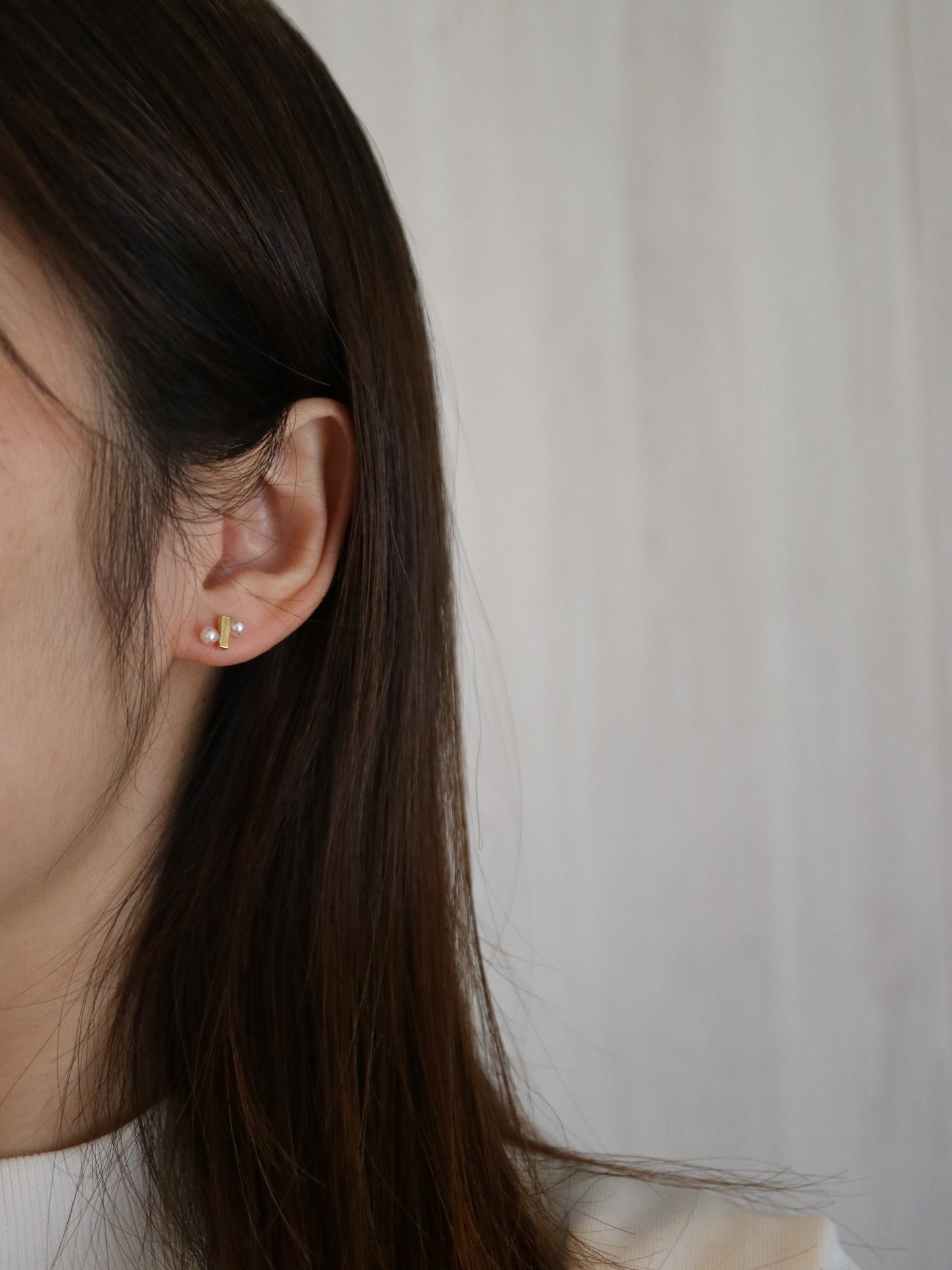 希少サイズの 3mm アコヤ真珠パーセント記号バースタッドピアス 18K イエローゴールド