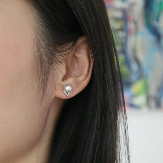 7.0mm Natural Silver Gray Akoya Pearl V Shaped Diamond Stud Earrings 18K White Gold