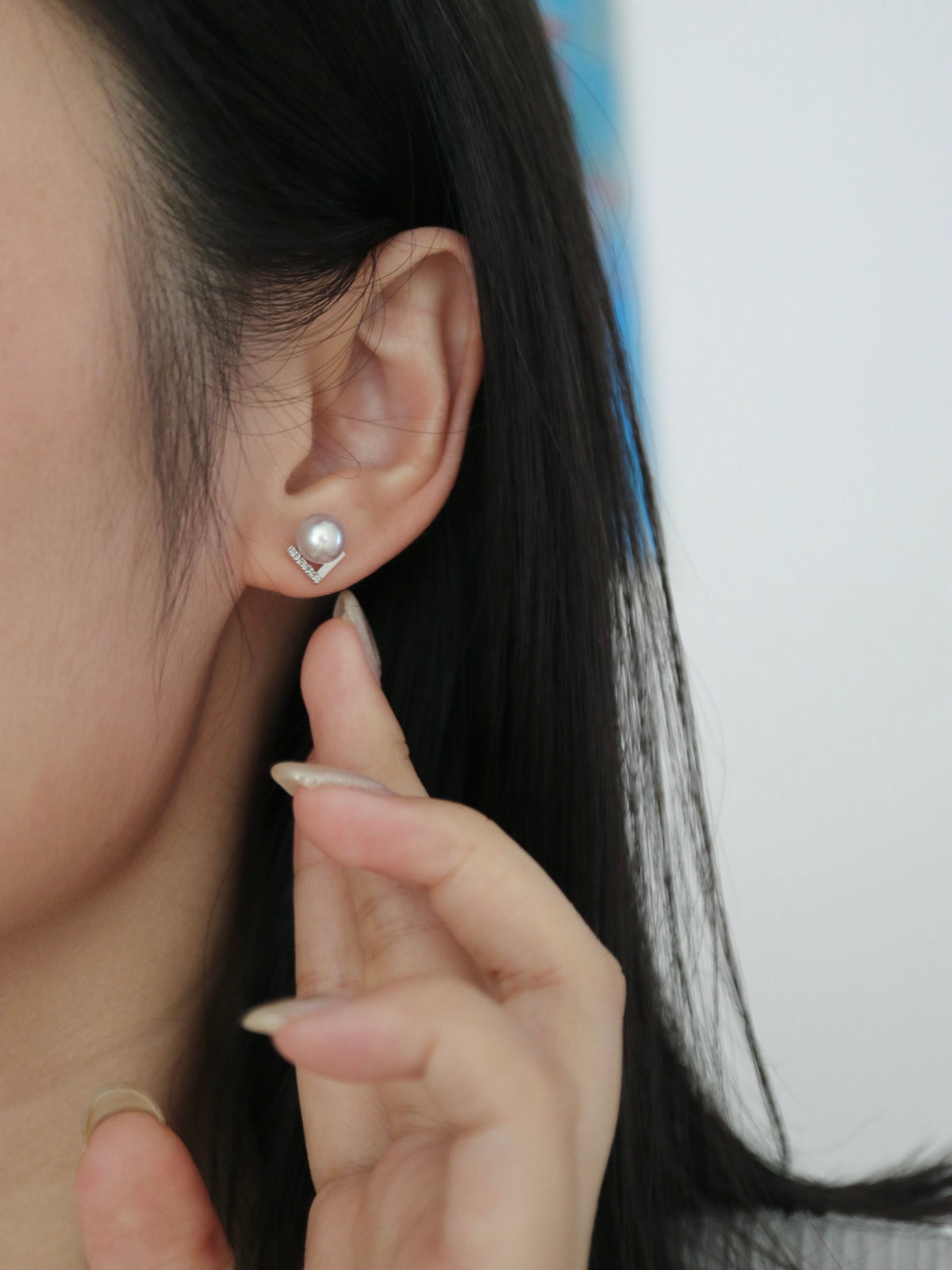 7.0mm Natural Silver Gray Akoya Pearl V Shaped Diamond Stud Earrings 18K White Gold